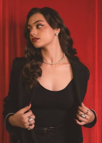 Полли, Г. Струнино